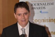 Gareth Stokes receives his award as Pan African Re/Insurance Journalist of the Year