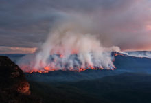 Bushfire at Mount Solitary in Australia's Blue Mountains. Credit: iStock/lovleah