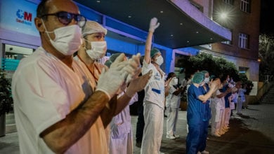 Spanish medical staff thank the public for their support during the Covid-19 crisis. Credit: Shutterstock/Enrique Campo Bello