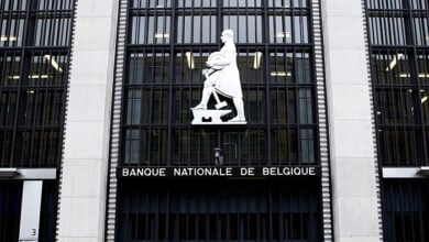 Brussels, Belgium. 2nd Oct. 2018. People walk ouside of National Bank of Belgium.