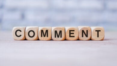 The word 'comment' spelled on on wooden blocks