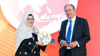 Suriati Asmah Bint Abdullah of Malaysian power giant Tenaga Nasional Berhad receives her corporate risk Manager of the Year award from Asia Reinsurance Brokers executive chairman Richard Austen